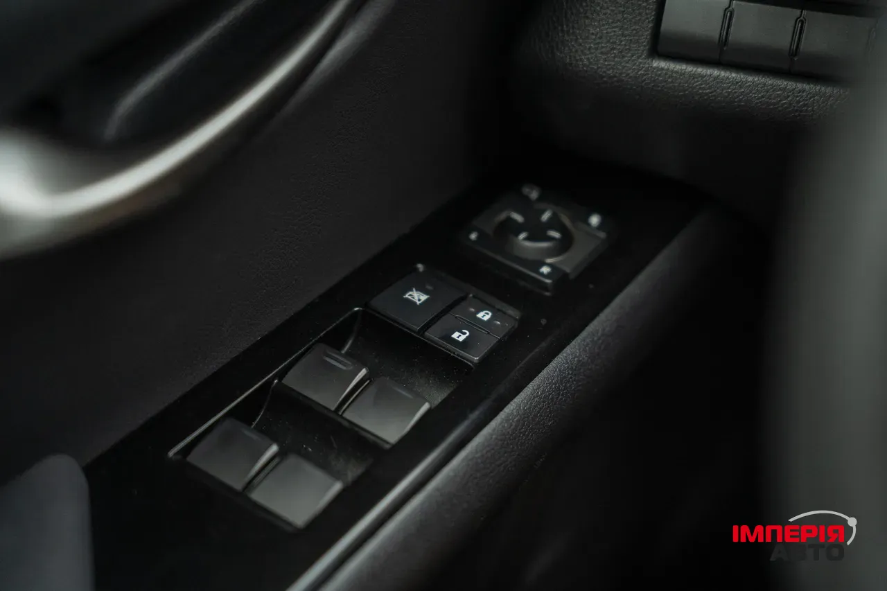 Lexus UX - фото 27