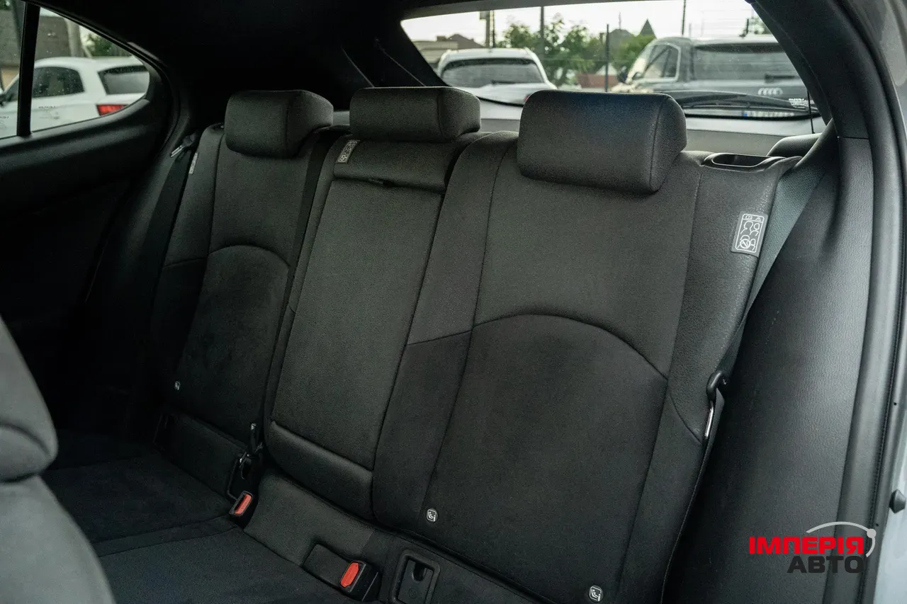 Lexus UX - фото 48