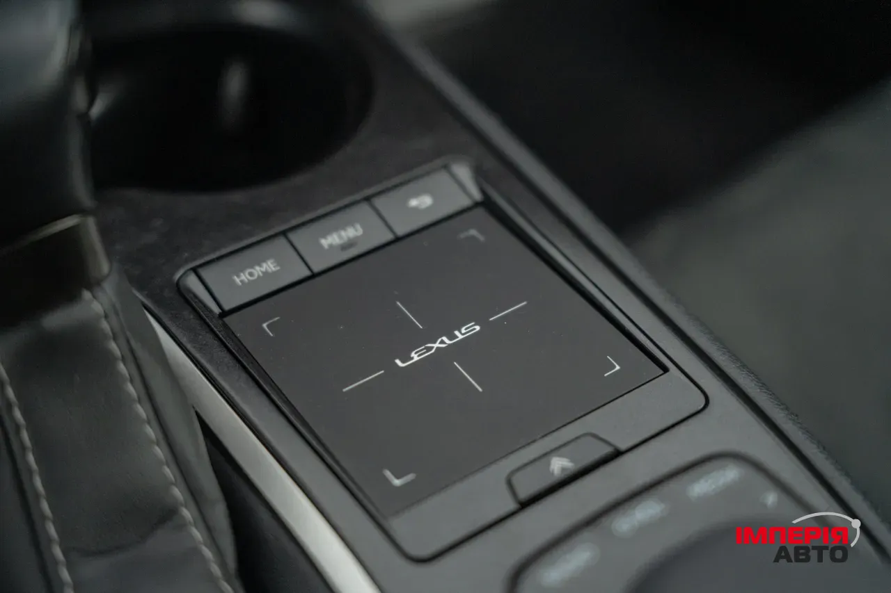 Lexus UX - фото 42