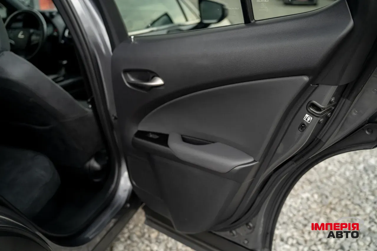 Lexus UX - фото 52