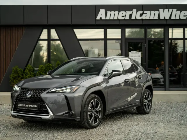 Lexus UX - фото 1