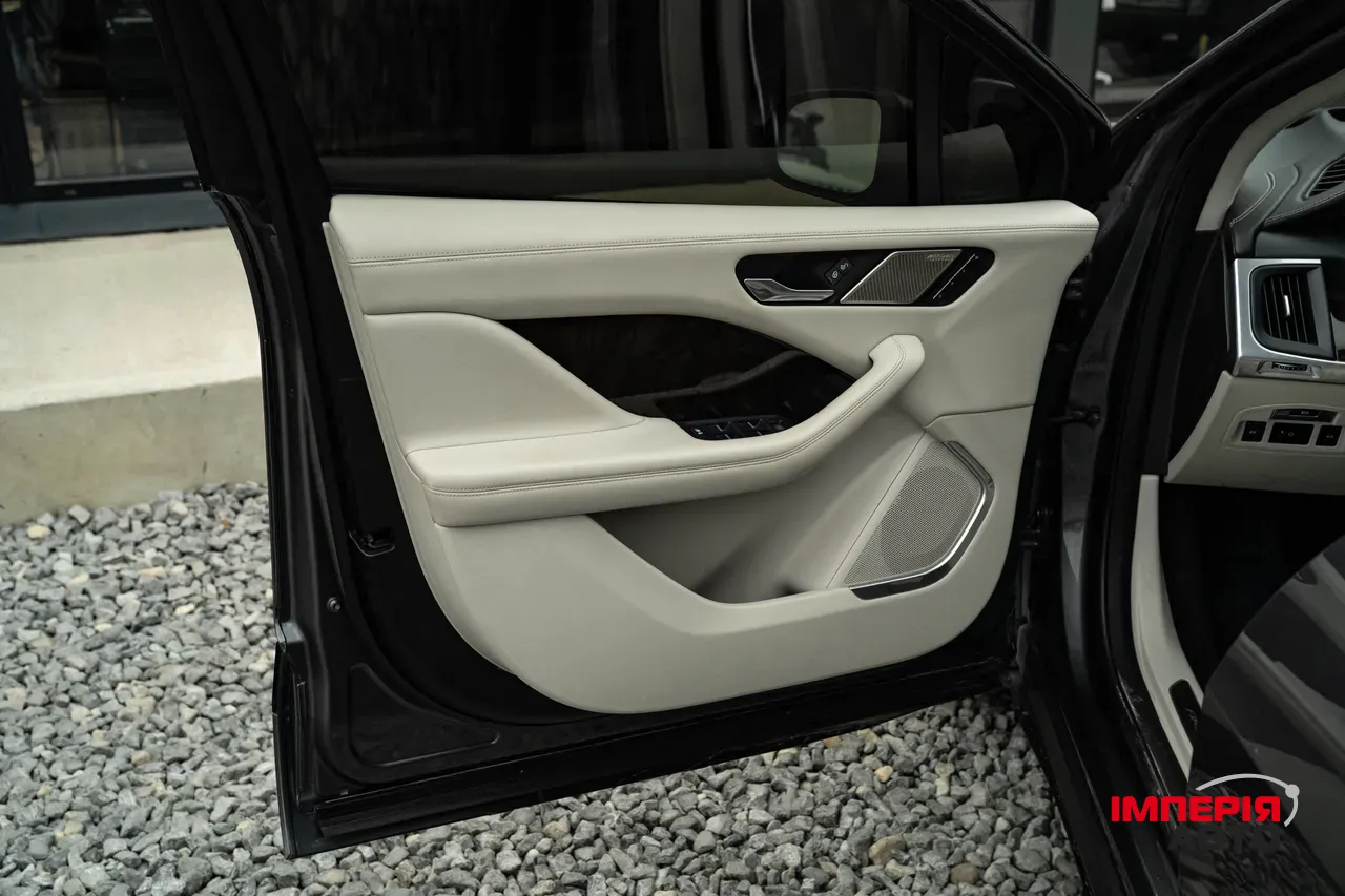 Jaguar I-Pace - фото 33