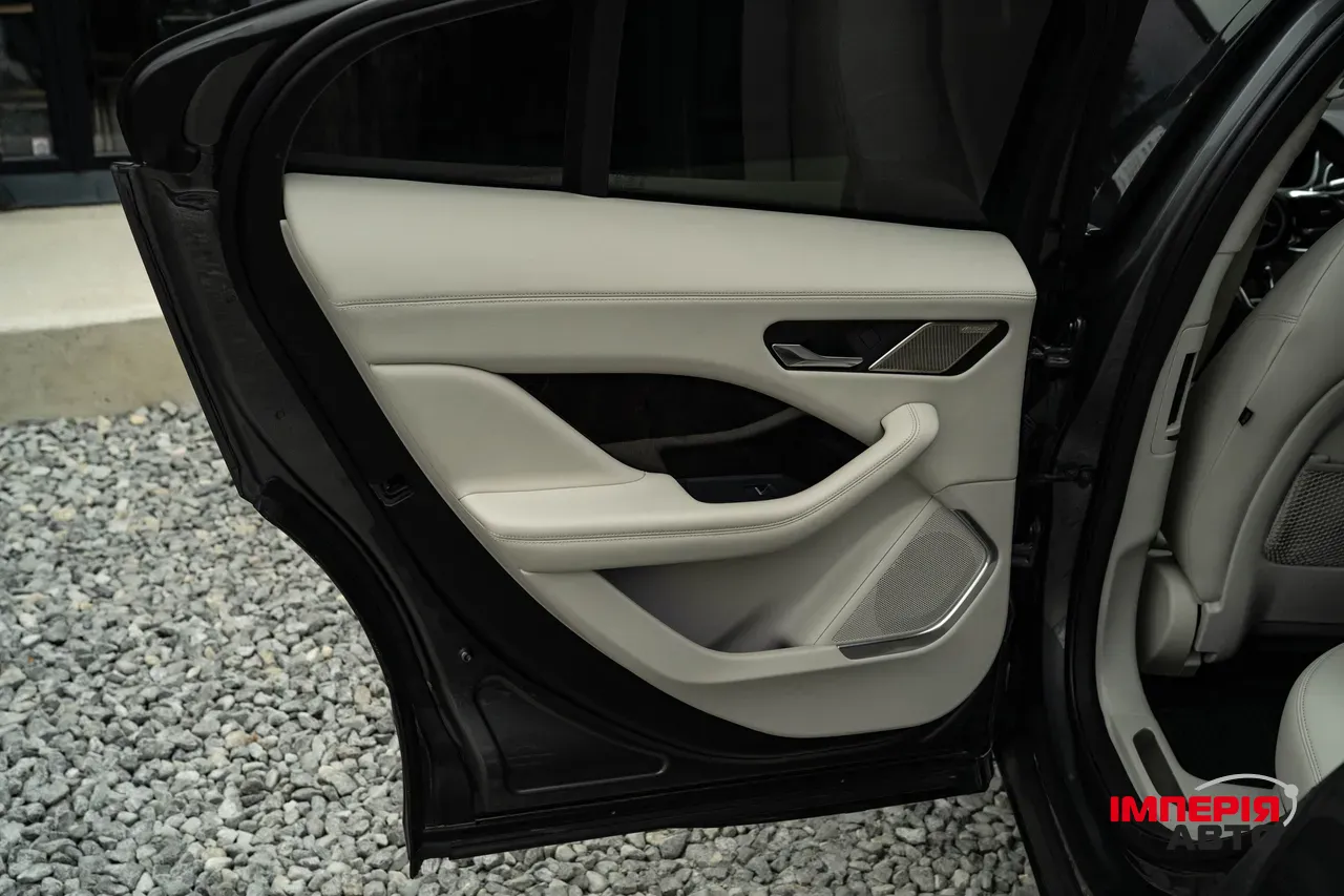 Jaguar I-Pace - фото 35