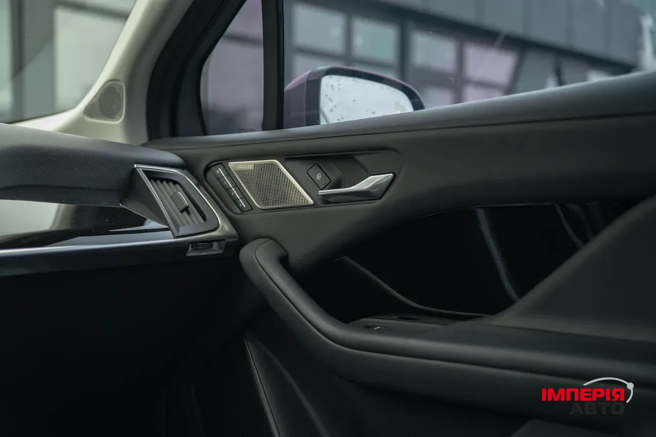 Jaguar I-Pace - фото 27