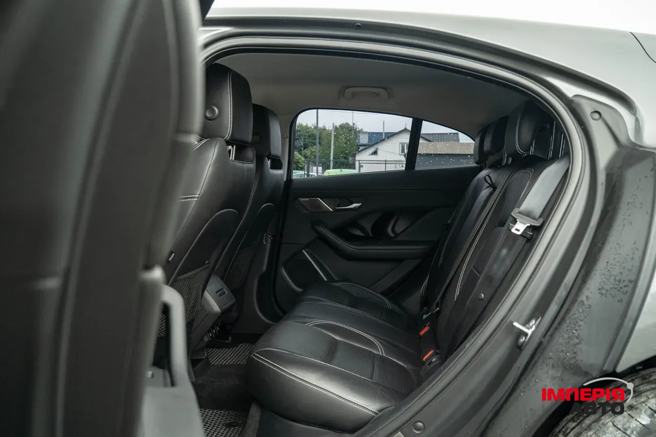 Jaguar I-Pace - фото 29