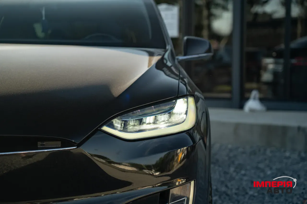 Tesla Model X - фото 14