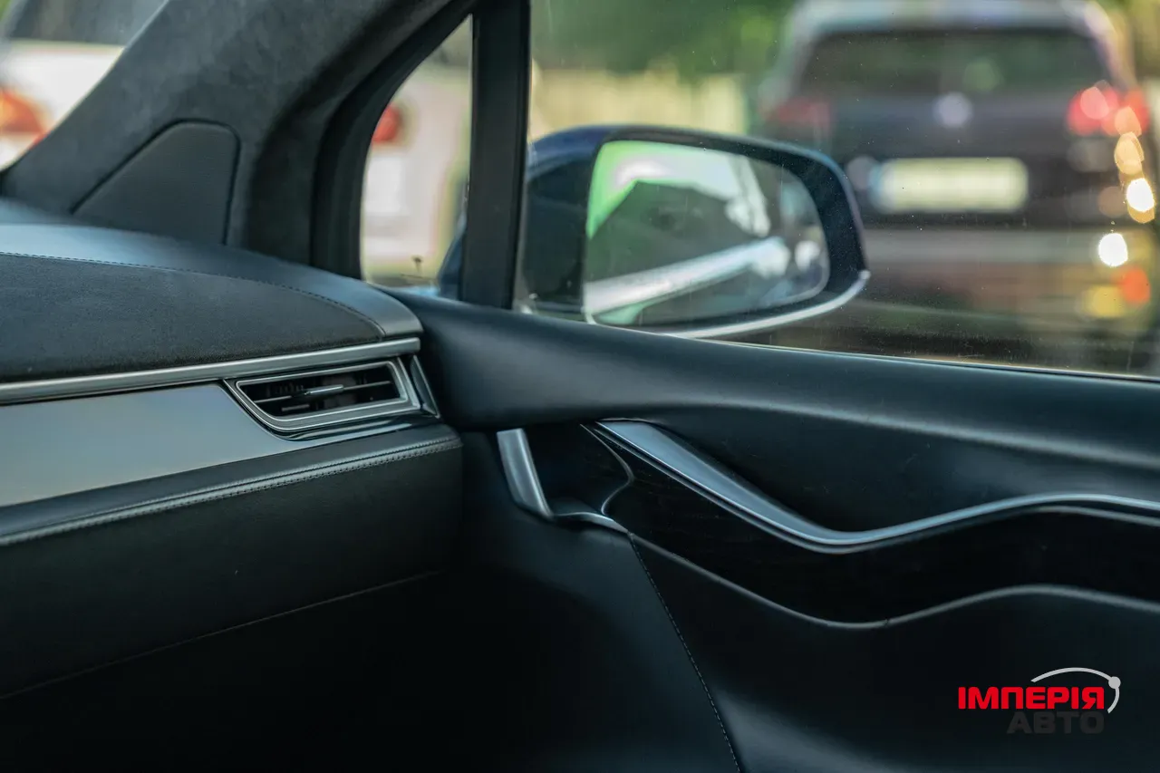 Tesla Model X - фото 36