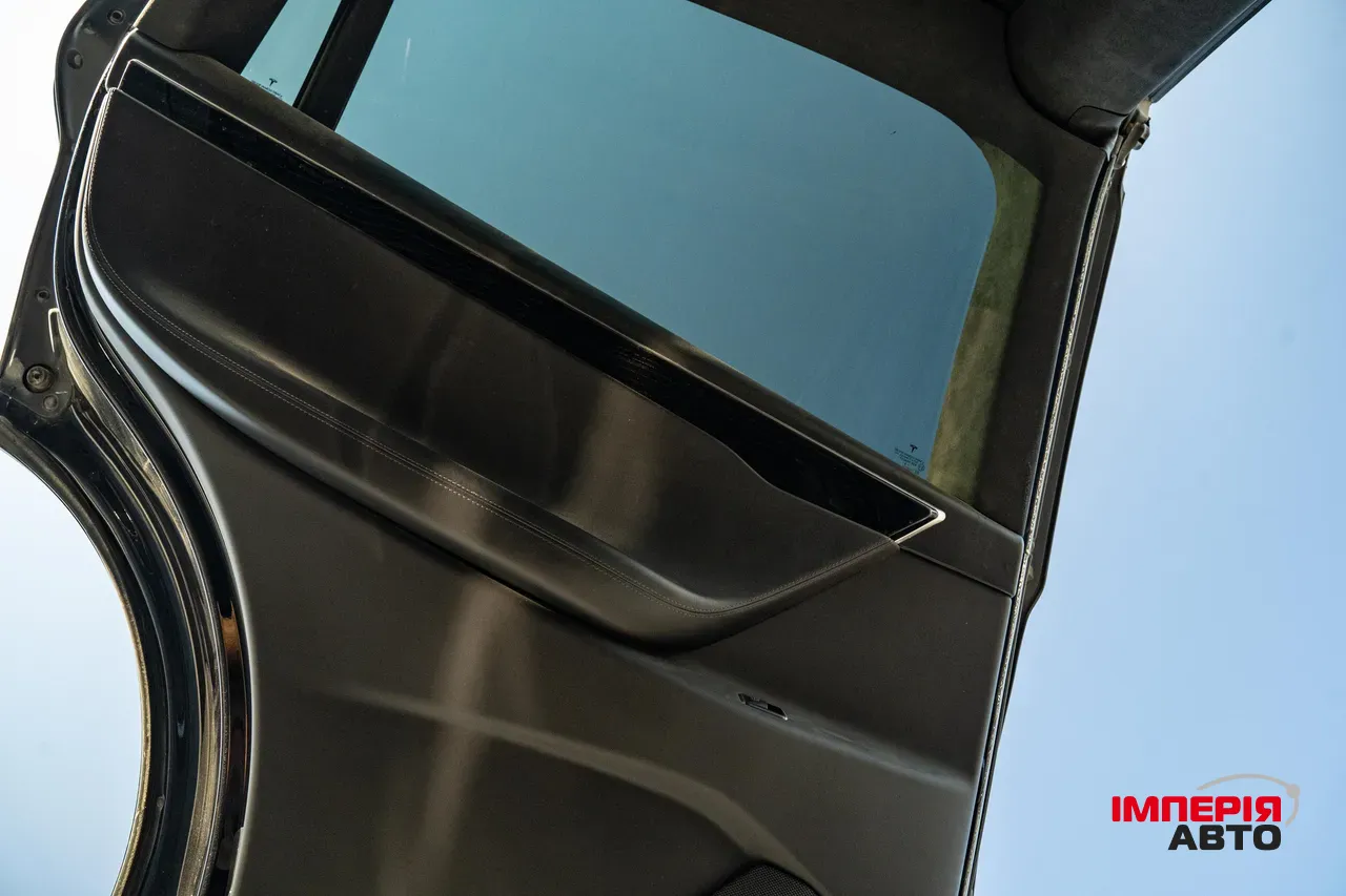 Tesla Model X - фото 44