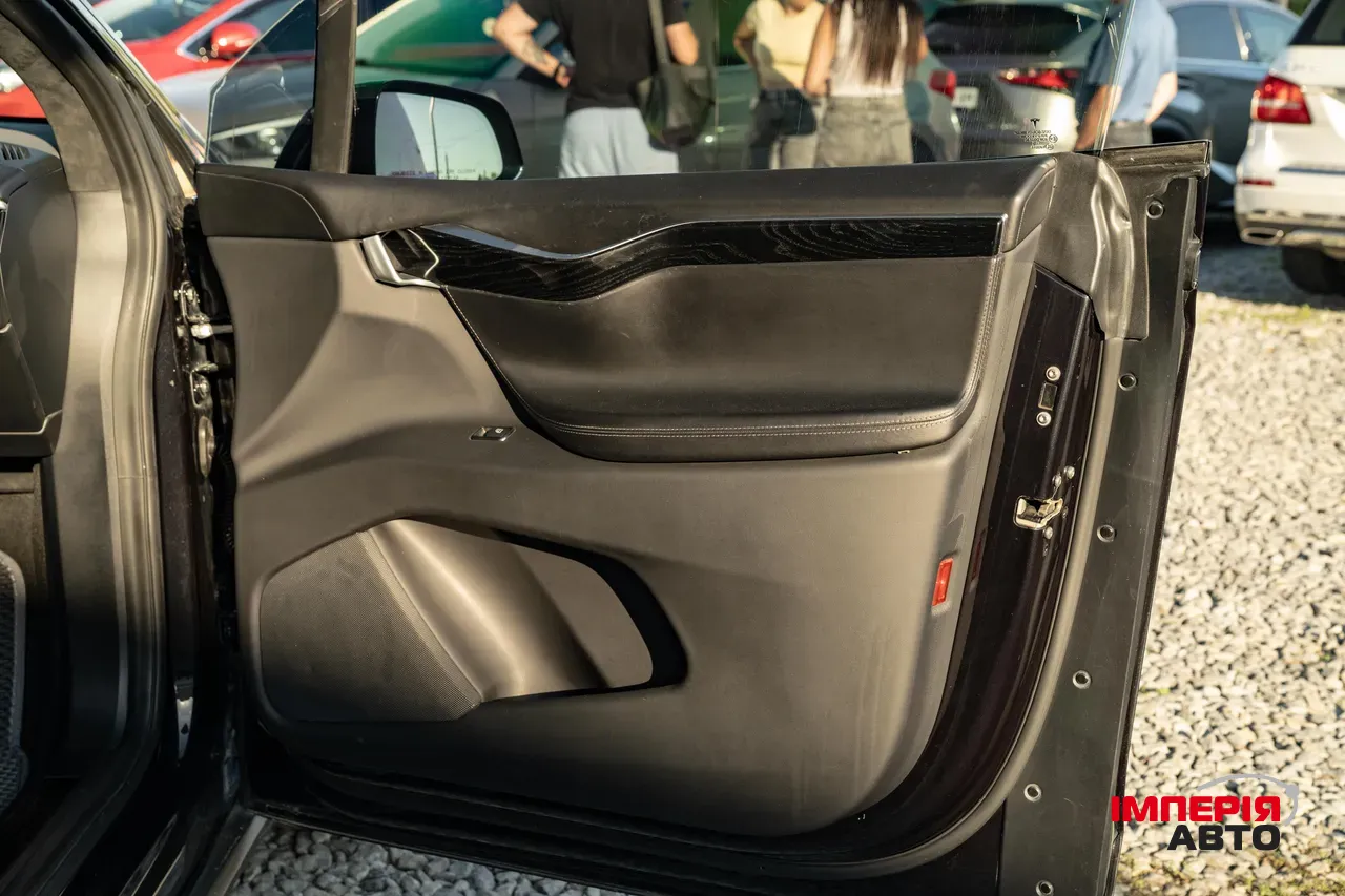 Tesla Model X - фото 46