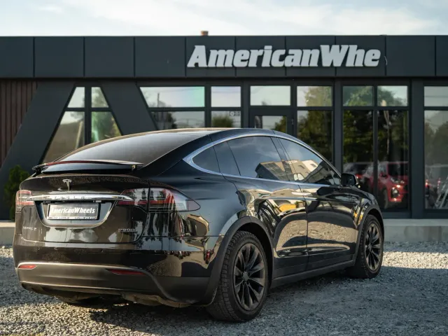 Tesla Model X - фото 5