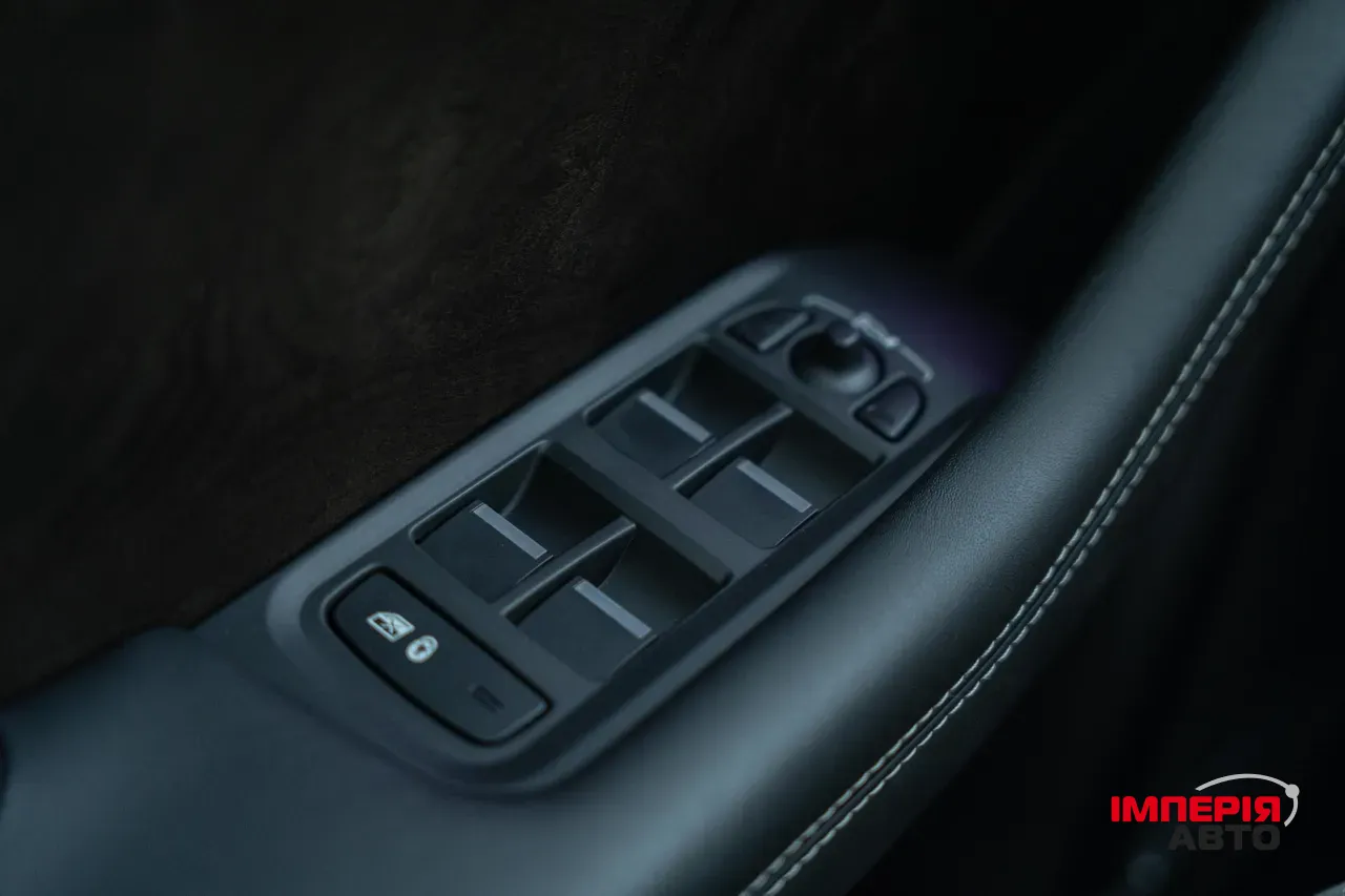 Jaguar I-Pace - фото 25