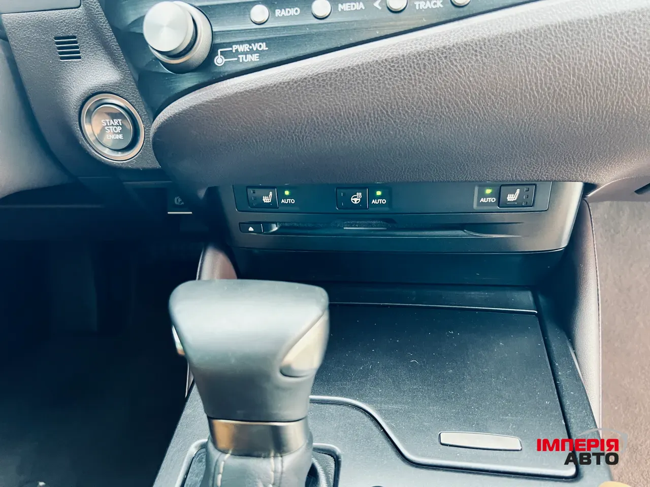 Lexus ES - фото 32