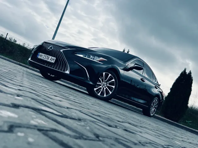 Lexus ES - фото 1