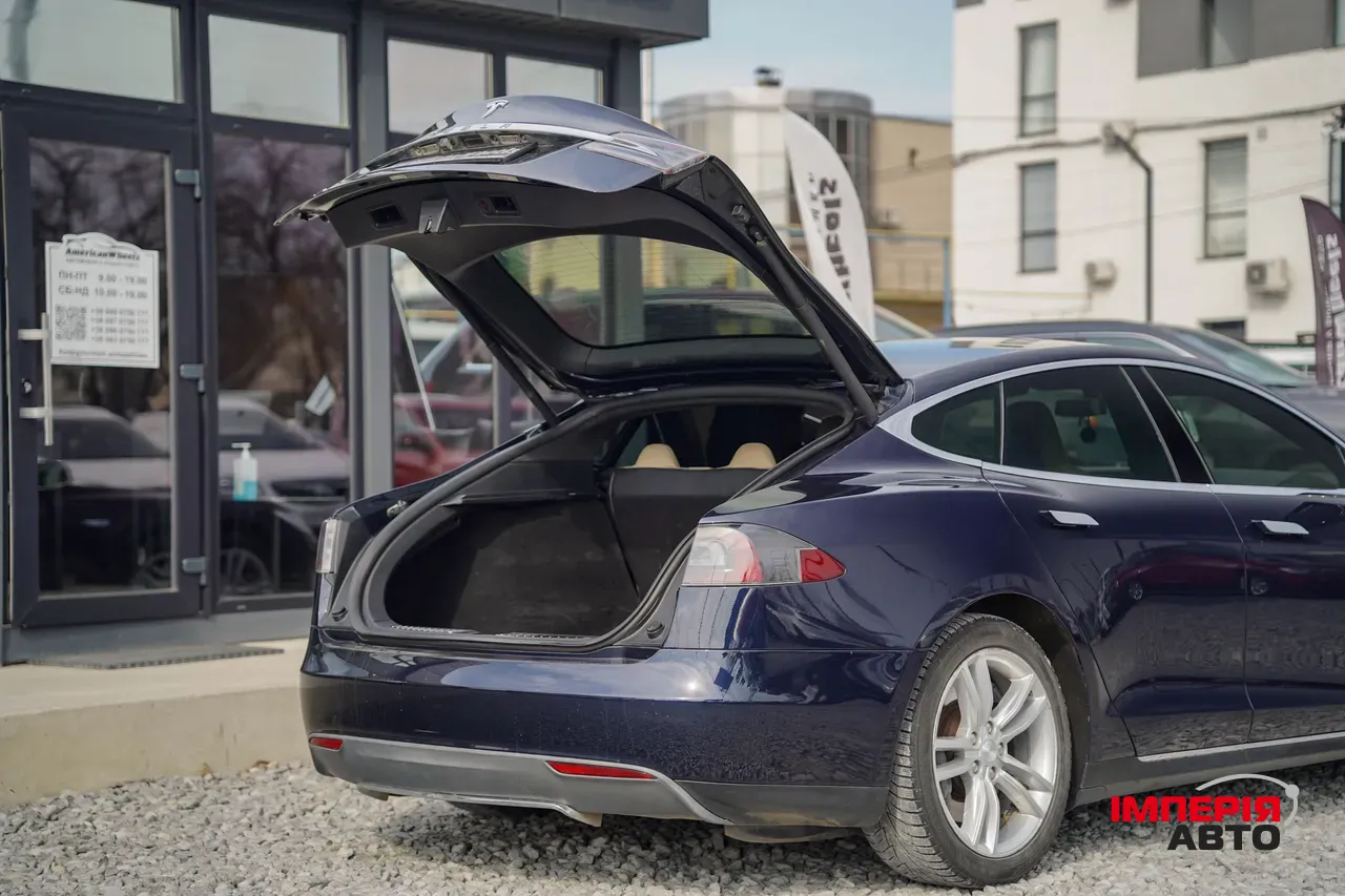 Tesla Model S - фото 9