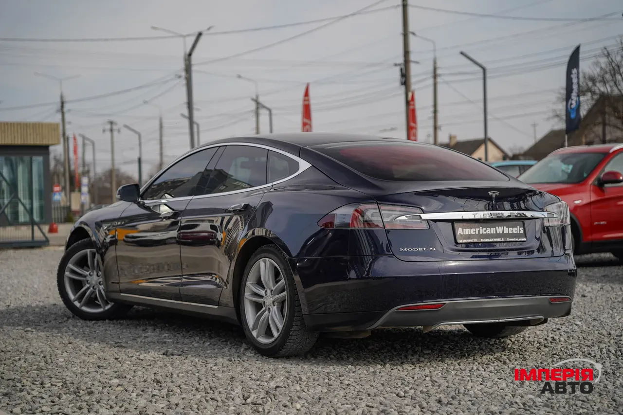 Tesla Model S - фото 7