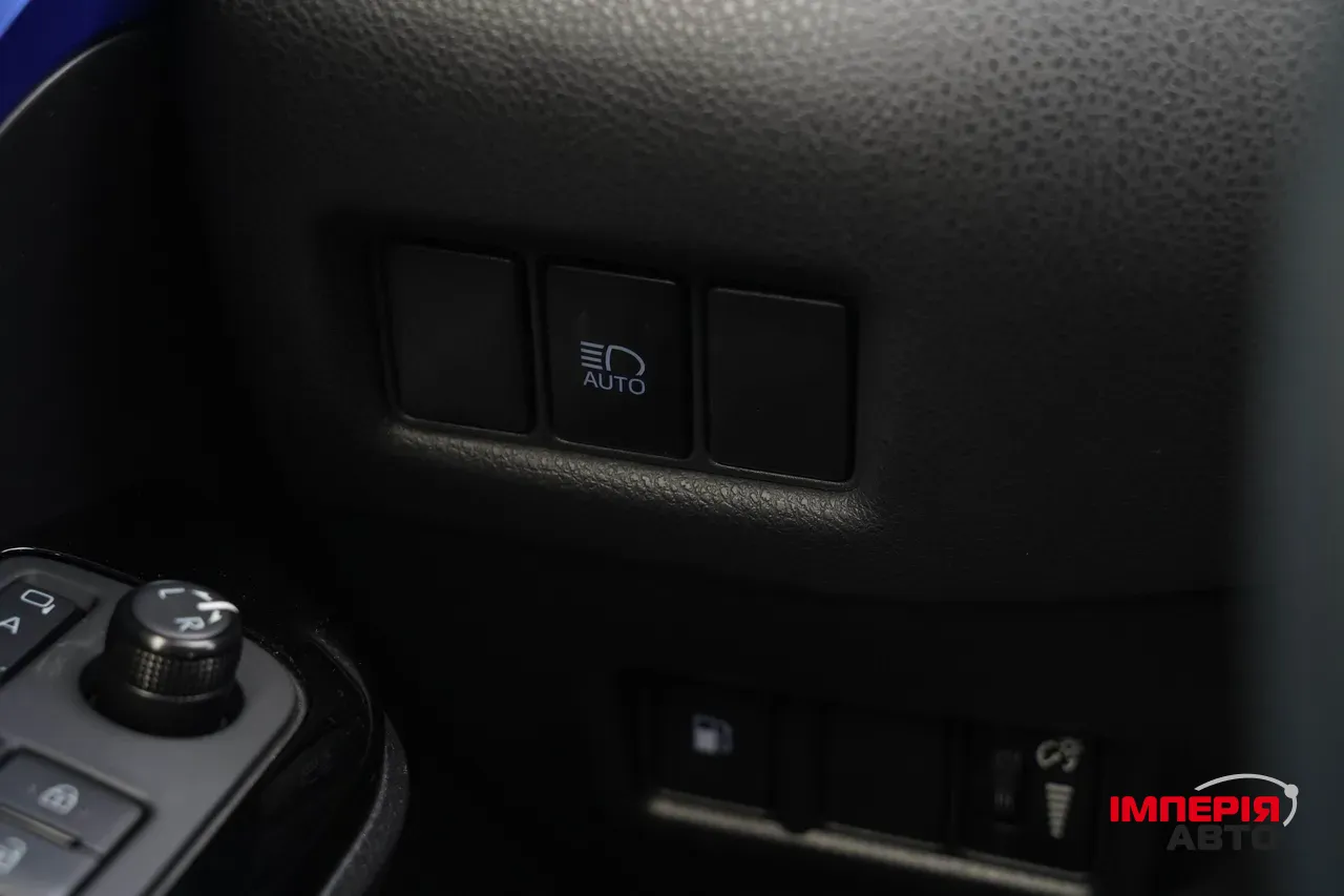 Toyota C-HR - фото 17