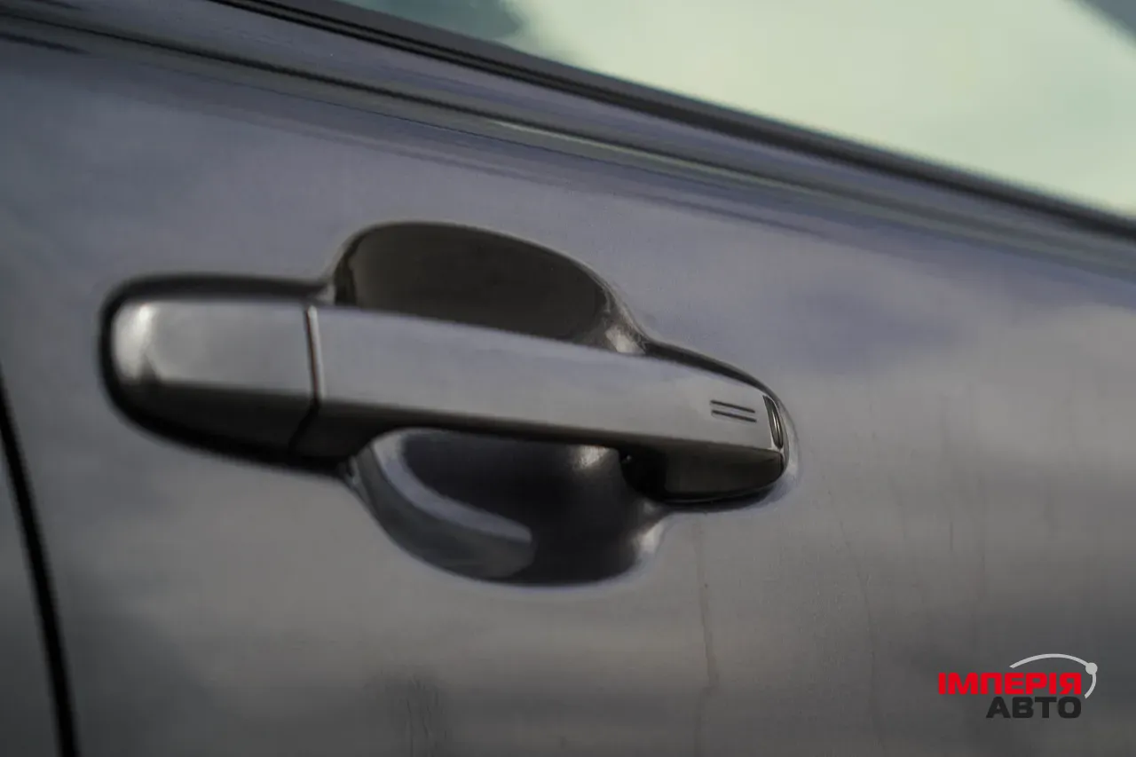 Toyota C-HR - фото 13