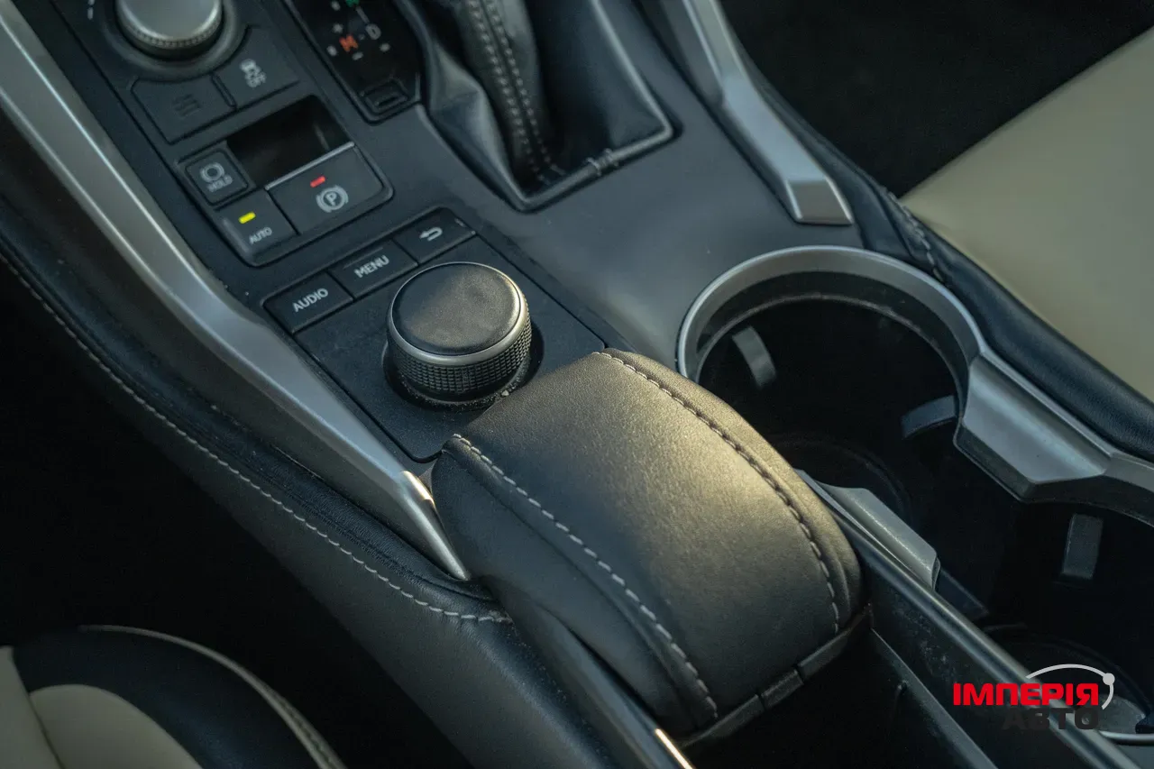 Lexus NX - фото 38