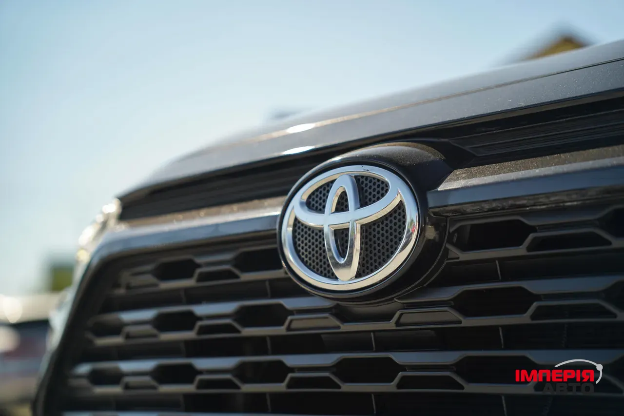 Toyota RAV4 - фото 12