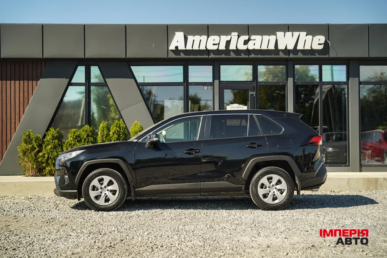 Toyota RAV4 - фото 4