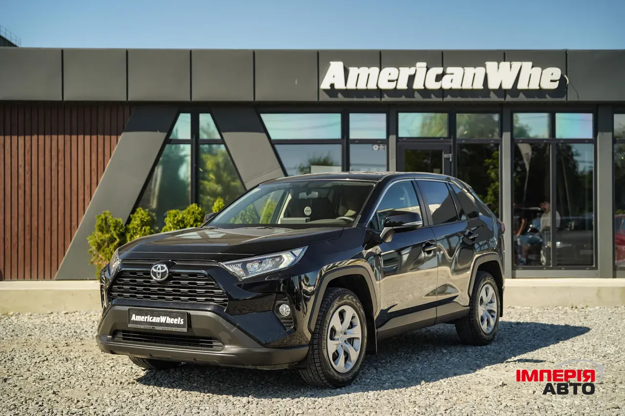 Toyota RAV4 - фото 1
