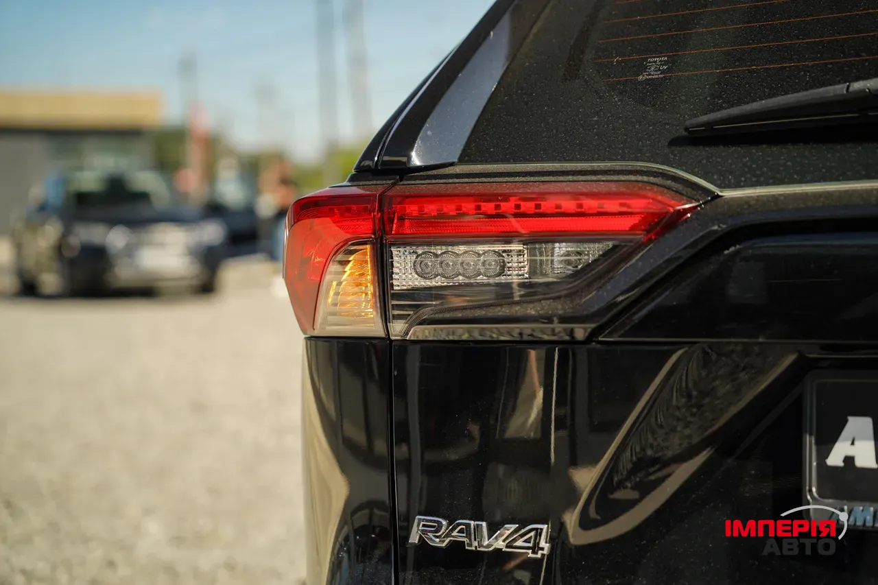 Toyota RAV4 - фото 7