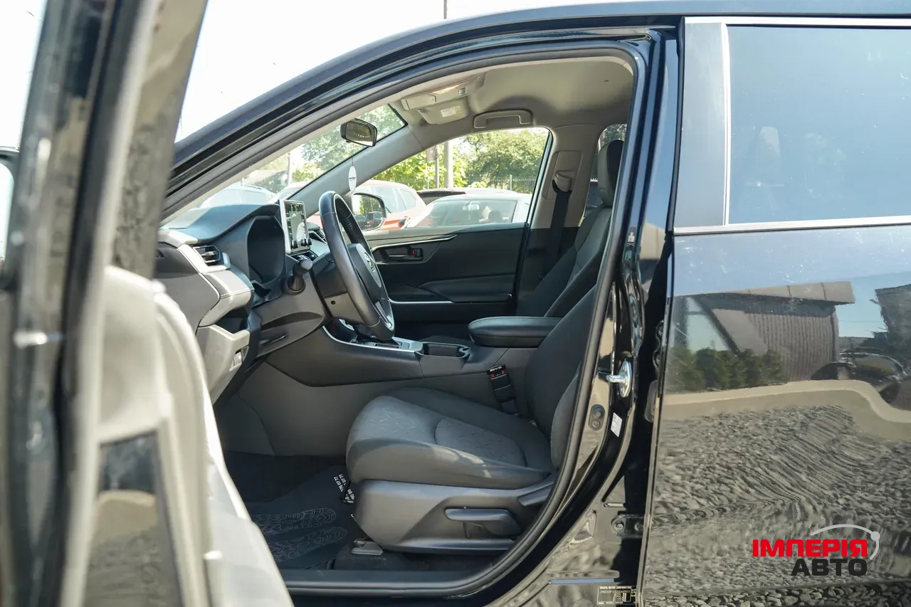 Toyota RAV4 - фото 16