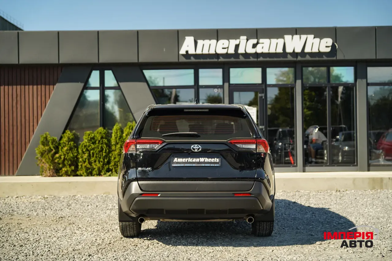 Toyota RAV4 - фото 6