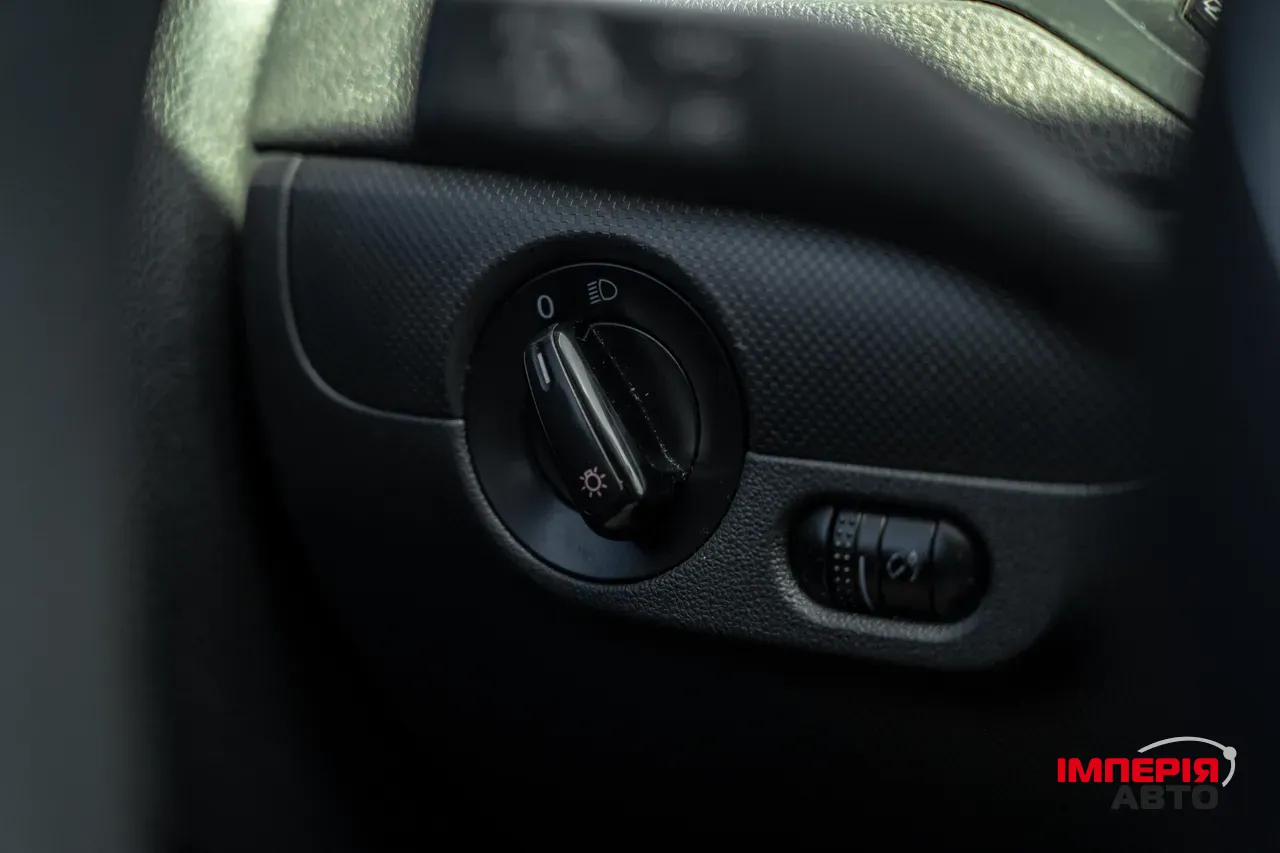 Volkswagen Jetta - фото 14