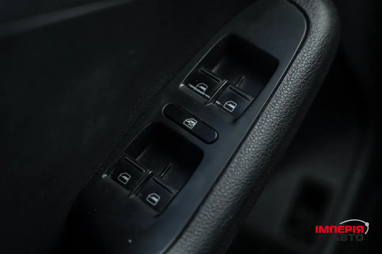 Volkswagen Jetta - фото 13