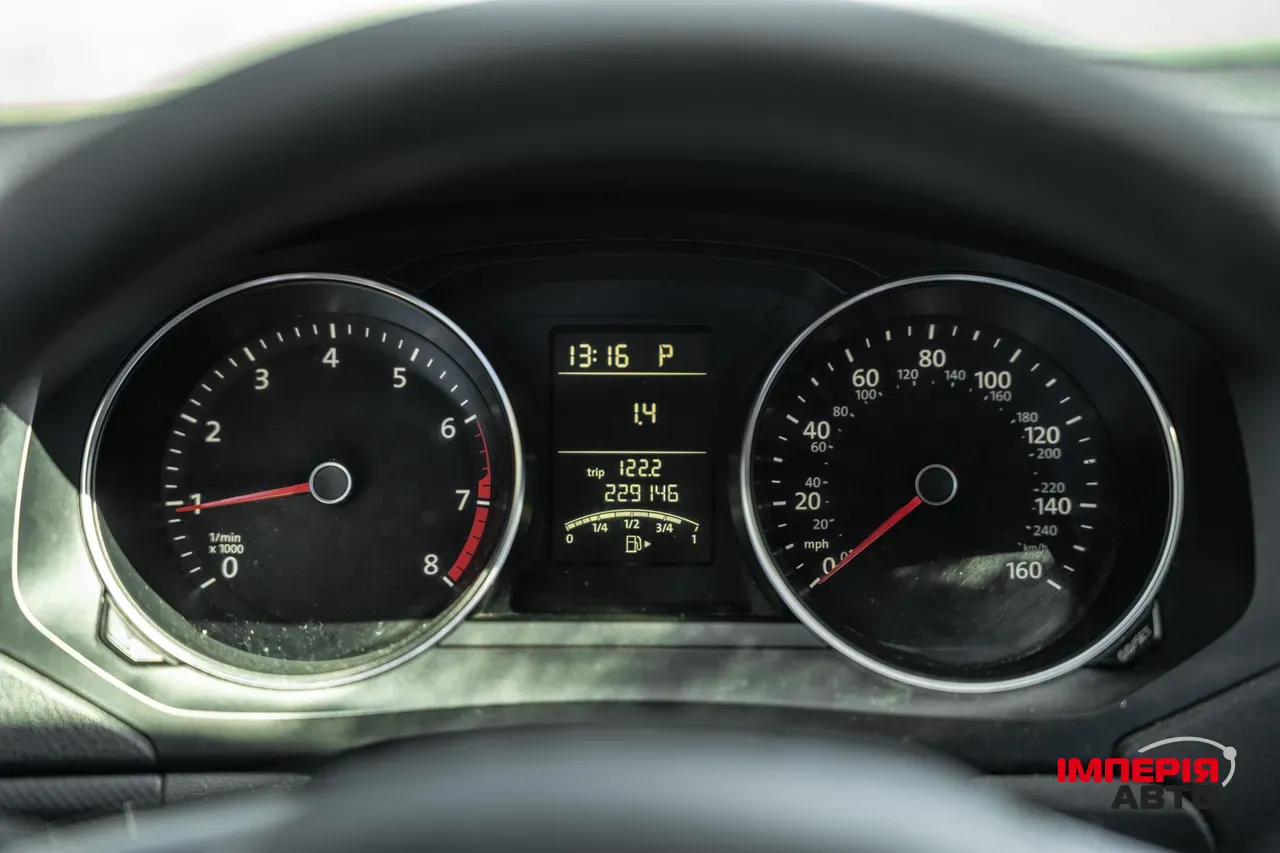 Volkswagen Jetta - фото 18