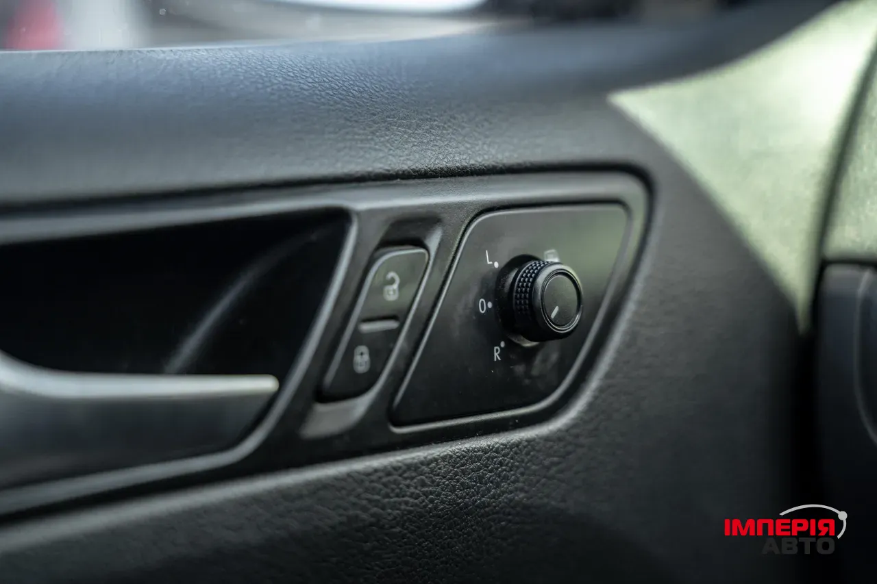 Volkswagen Jetta - фото 12