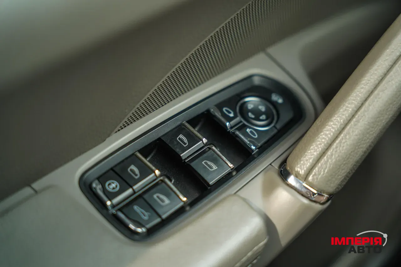 Porsche Cayenne - фото 17