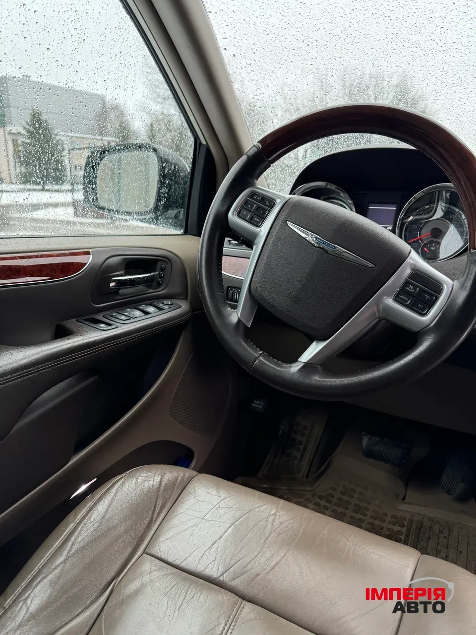 Chrysler Town & Country - фото 10