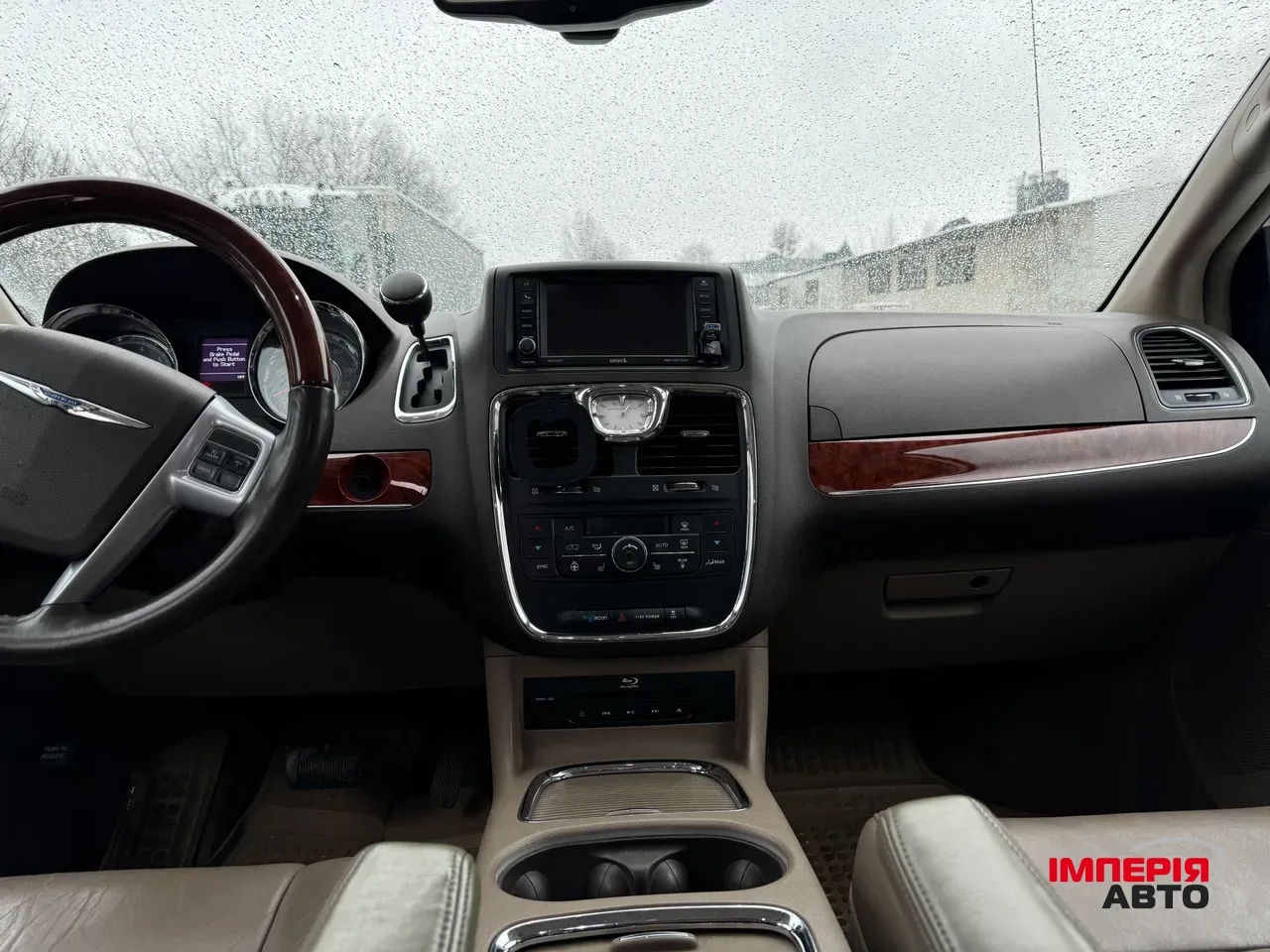 Chrysler Town & Country - фото 9