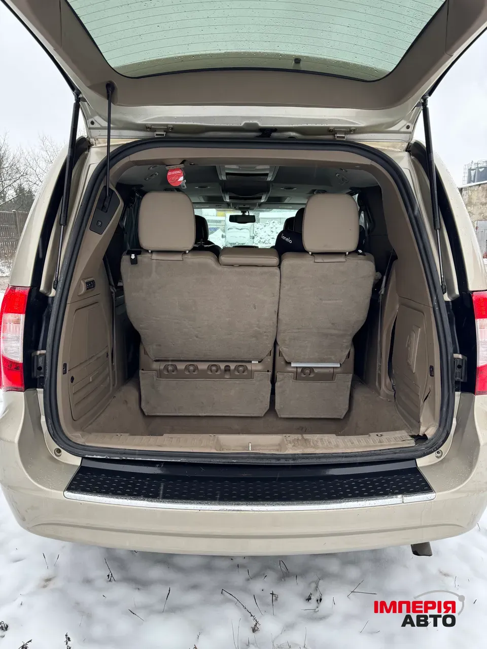 Chrysler Town & Country - фото 7