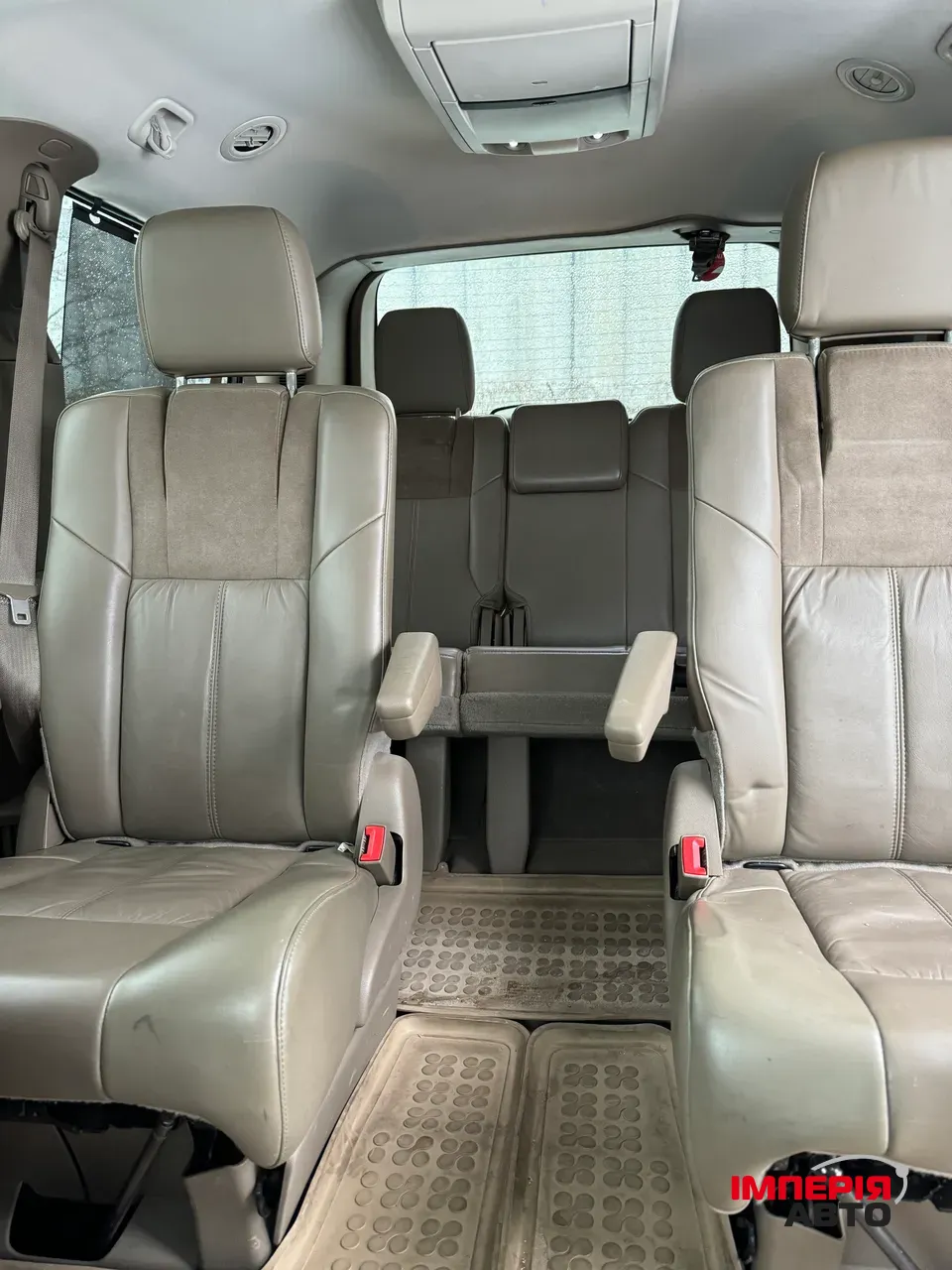 Chrysler Town & Country - фото 12