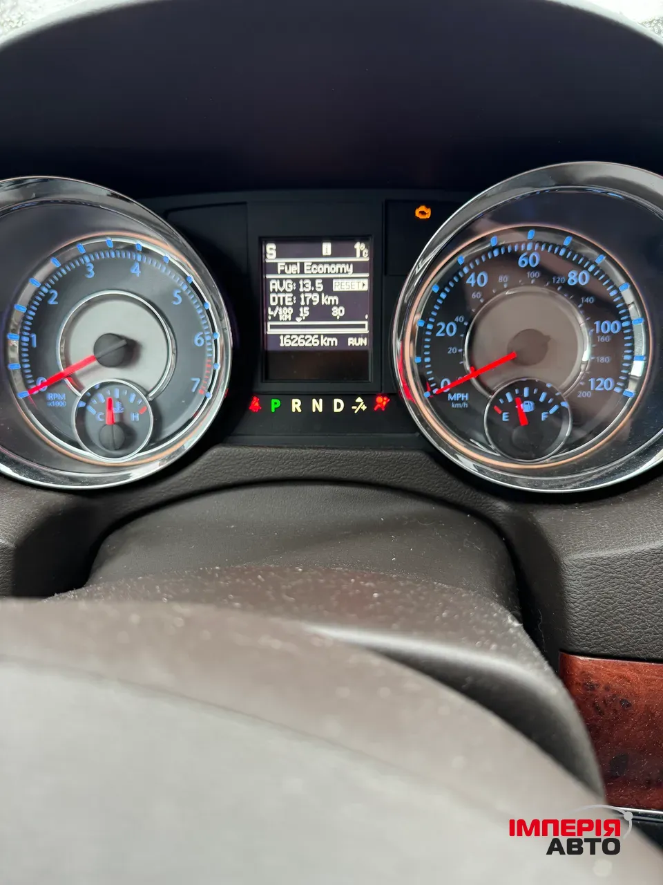 Chrysler Town & Country - фото 8