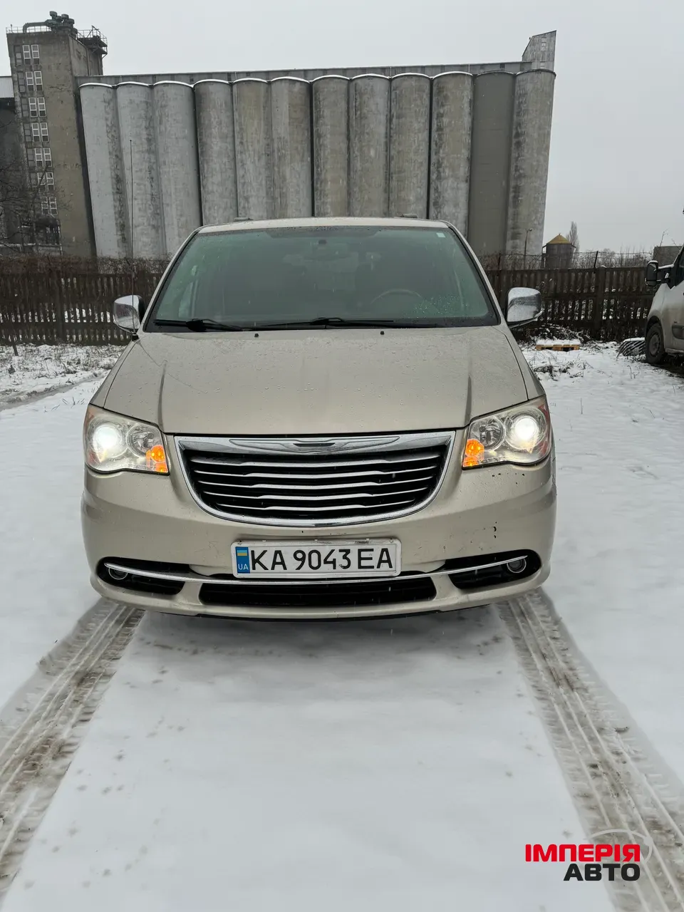 Chrysler Town & Country - фото 1