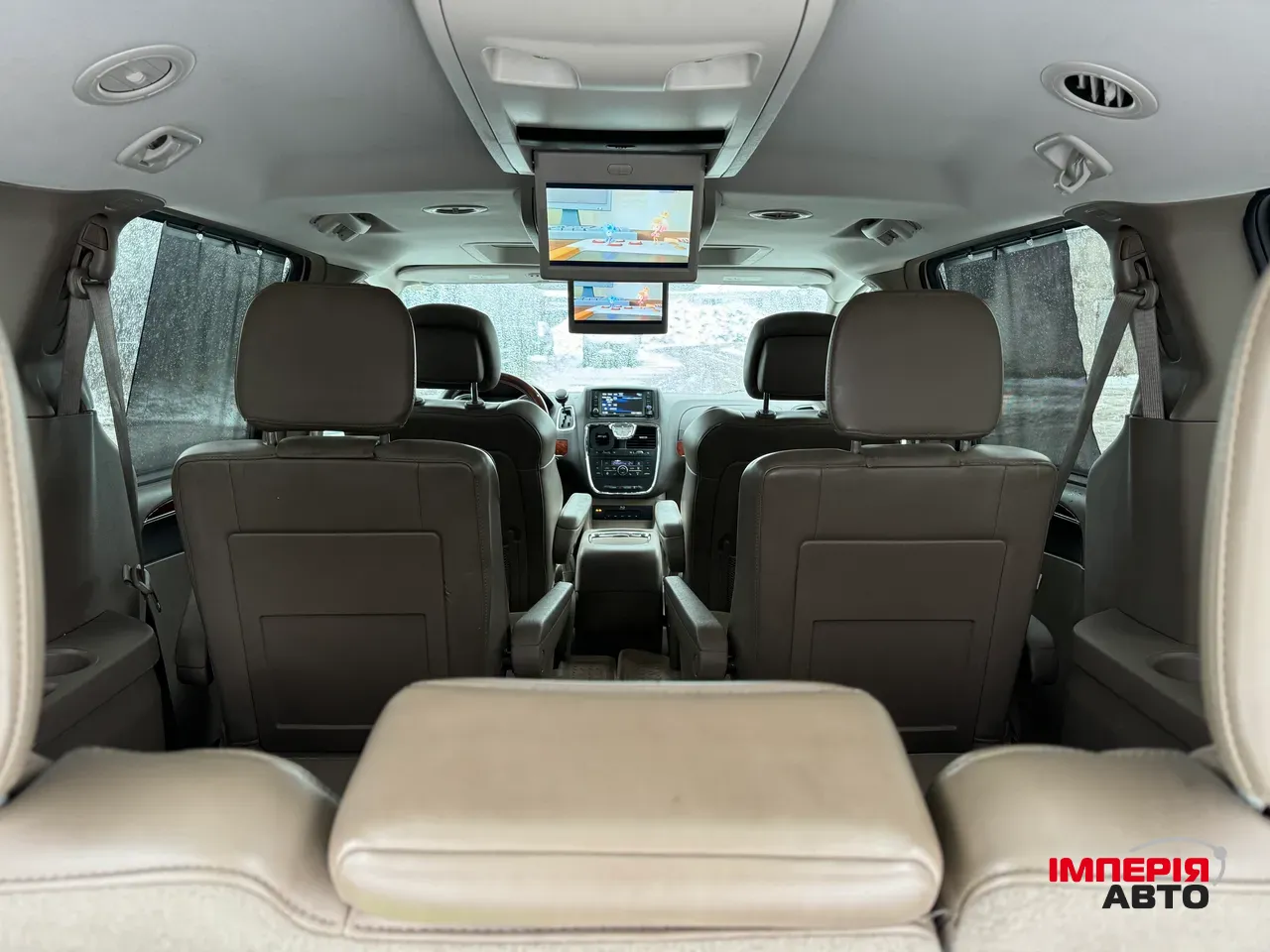 Chrysler Town & Country - фото 16