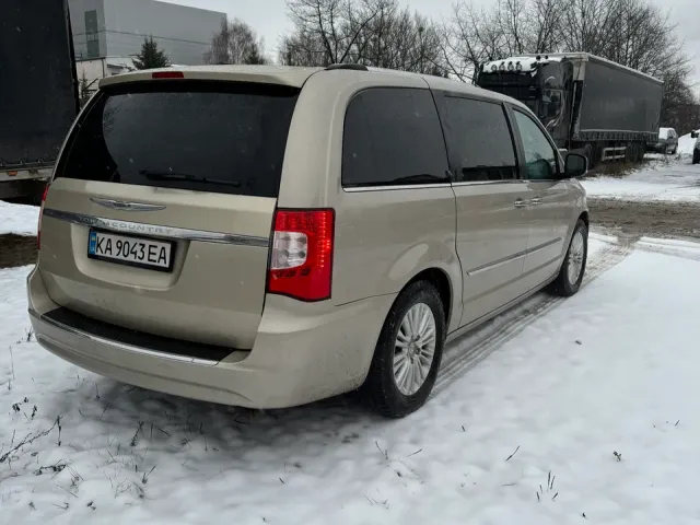 Chrysler Town & Country - фото 5