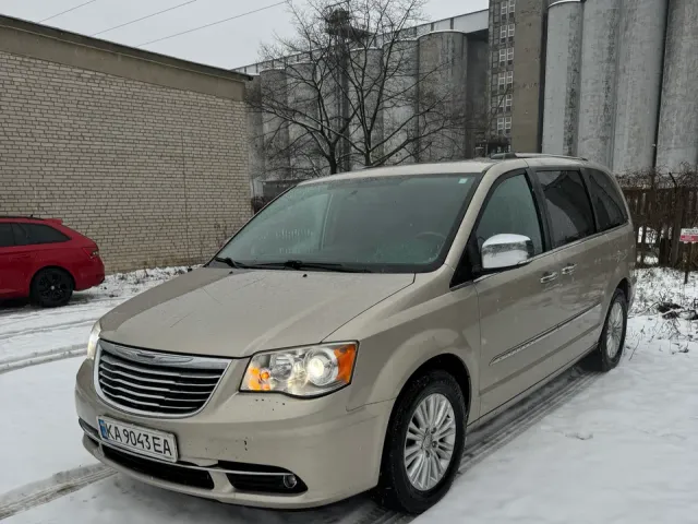 Chrysler Town & Country - фото 2