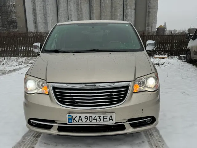Chrysler Town & Country - фото 1