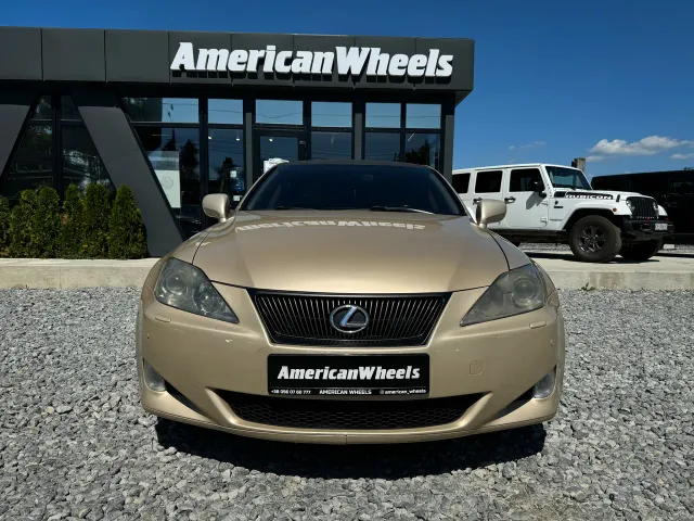 Lexus IS - фото 2