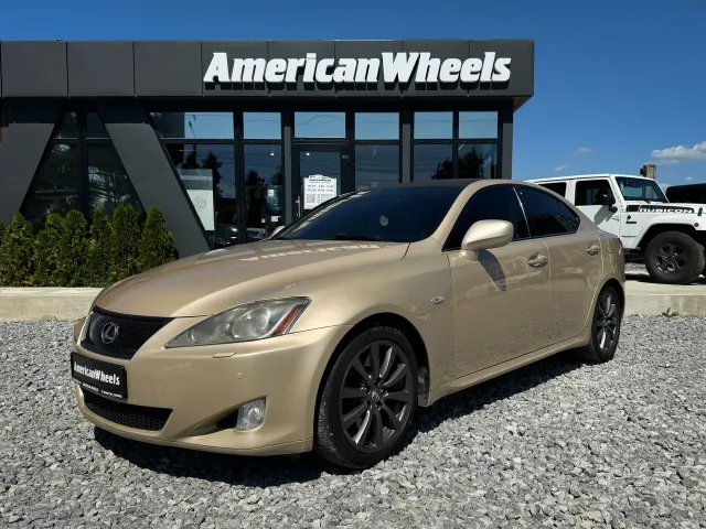 Lexus IS - фото 1