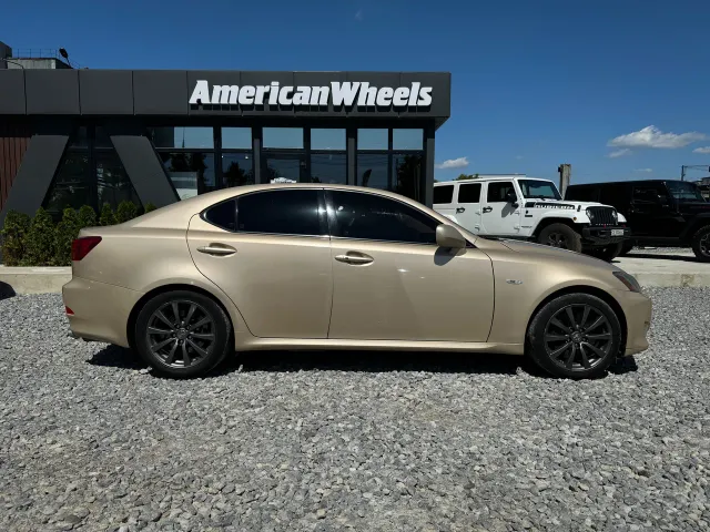 Lexus IS - фото 4