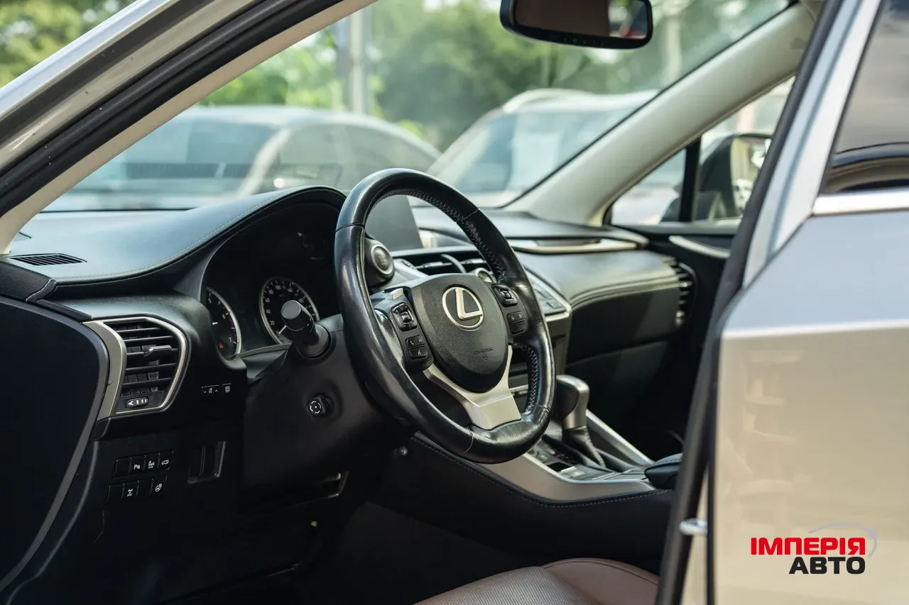 Lexus NX - фото 30