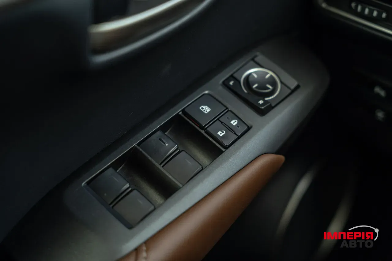 Lexus NX - фото 28