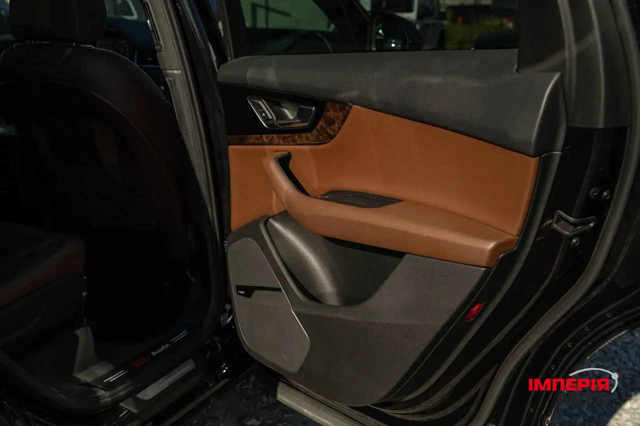 Audi Q7 - фото 44