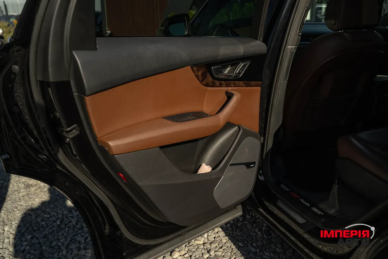 Audi Q7 - фото 42